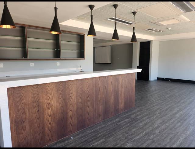 737M² OFFICE TO LET IN RANDJESPARK